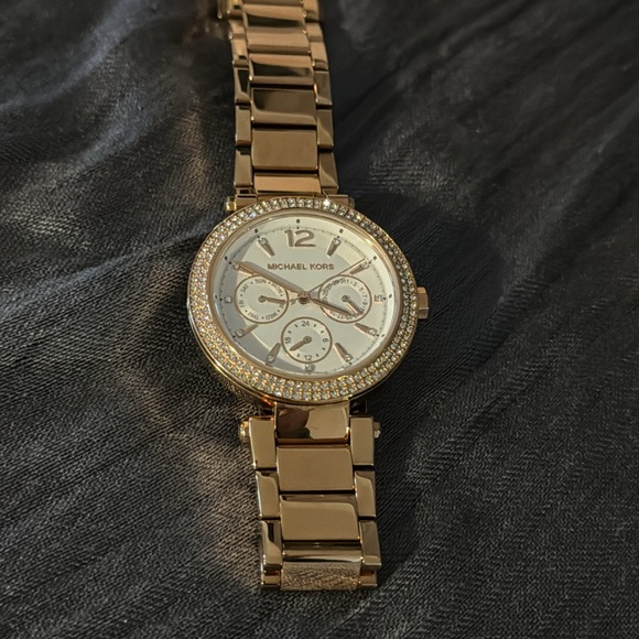 Michael Kors Rose Tone Watch With Crystals - Picture 7 of 8